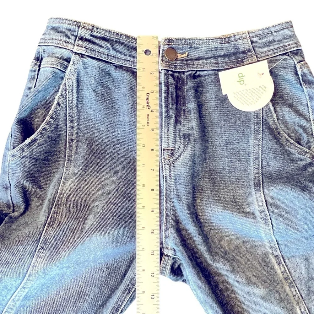 Dip NWT straight leg denim jeans middle seam size 4